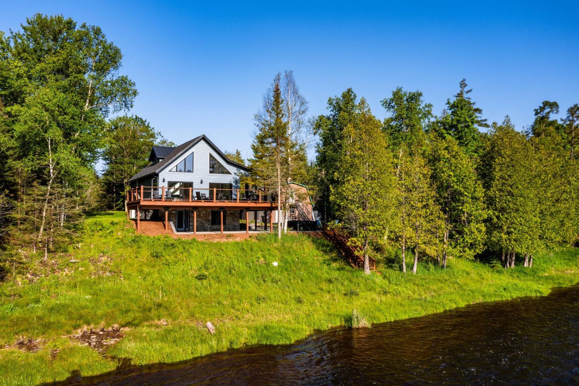 The Kingfisher Lodge Cornell Exterior photo