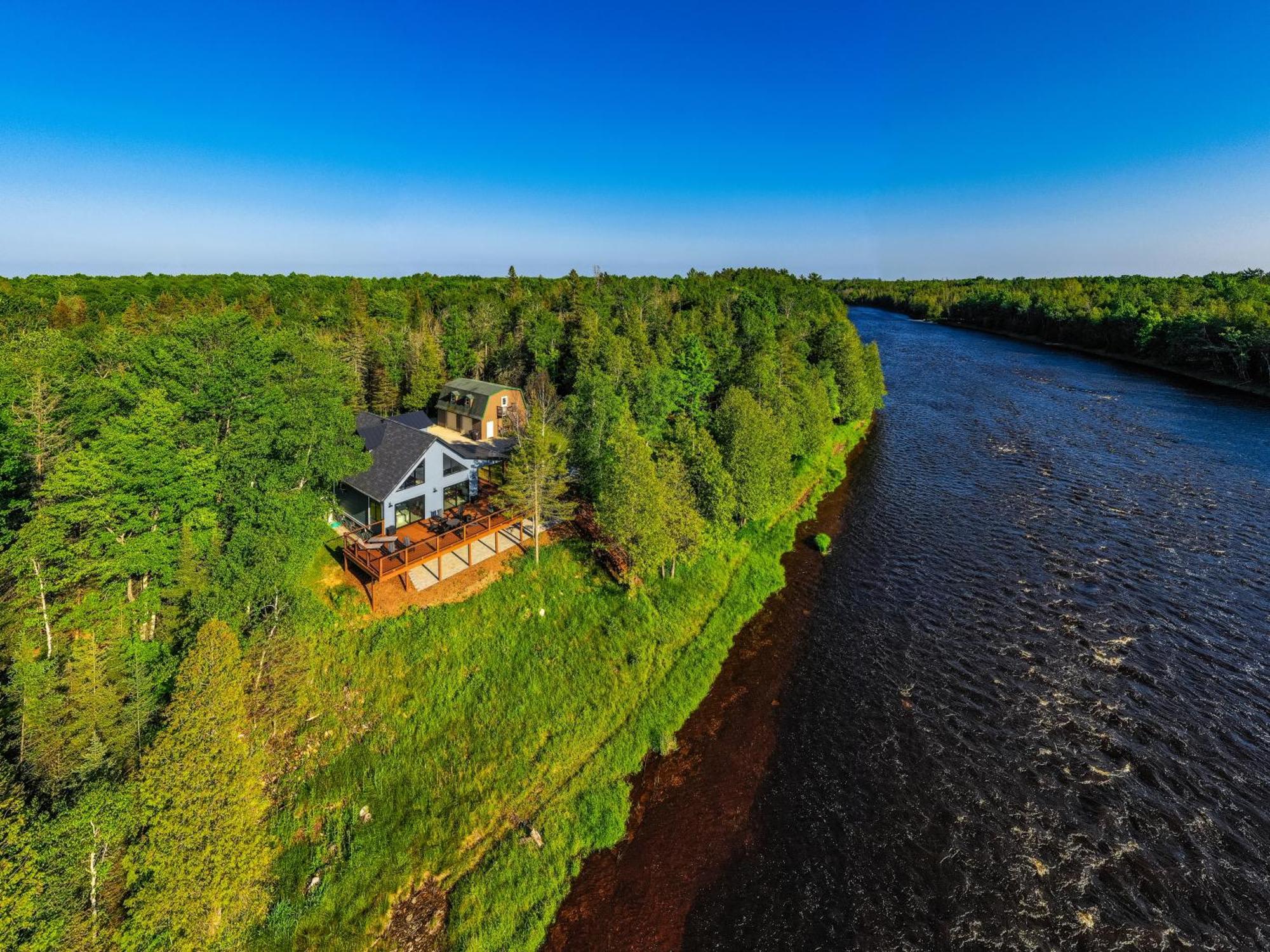 The Kingfisher Lodge Cornell Exterior photo